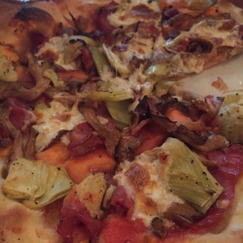 Sorella - One of the pizzas - excellent - Pizza Near Me - Newport, Oregon