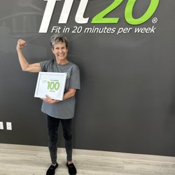Suzanne H flexing on her 100th workout