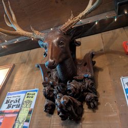 Bratskellar Pizza Pub