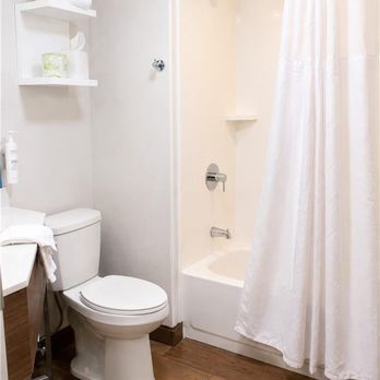 Hampton Inn Summersville - Guest room bath - Hotels Near Me - Summersville, West Virginia Hampton Inn Summersville - Guest room bath - Hotels Near Me - Summersville, West Virginia