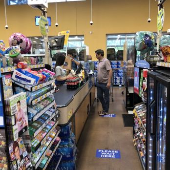 Kroger - Man not wearing a mask and cashiers pulled down past nose. - Grocery Near Me - Hilton Head Island, South Carolina
