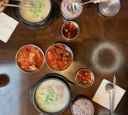 Yi's Traditional Korean Beef Soup Restaurant (이가네 전통 설렁탕) by null
