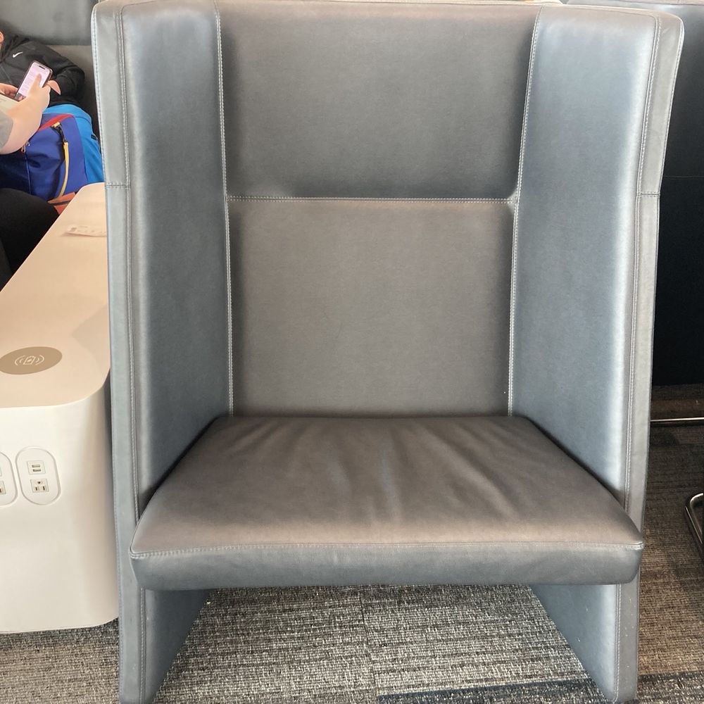 Frederick W. Smith International Airport - MEM - Cool chairs with charging stations - Airports Near Me - Memphis, Tennessee