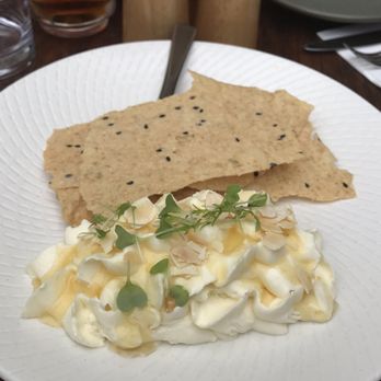 Henrys - Yummy goats cheese with lavosh crackers - Bars Near Me - Cronulla, NSW
