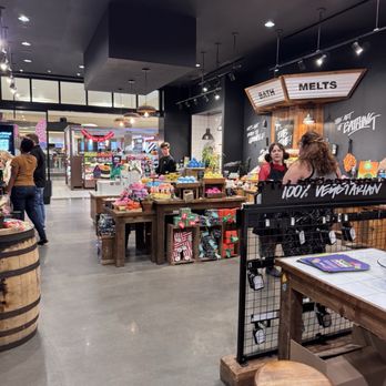 Lush - Cosmetics & Beauty Supply Near Me - Orland Park, Illinois