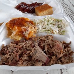 Southern Smoke BBQ - Pork, mac 'n cheese, coleslaw, cornbread, sausage link