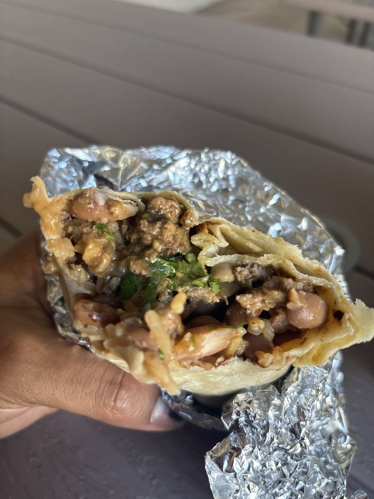 Reyes Pupuseria Y Taqueria Logo