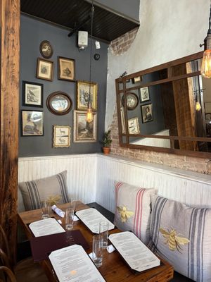 Satis Bistro by null