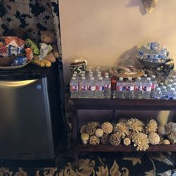 Complimentary water, snack for customers