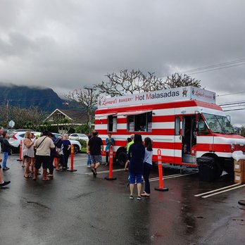 Leonard's Bakery - Rain and all....doesn't stop us from getting some goodness! - Bakeries Near Me - Honolulu, Hawaii