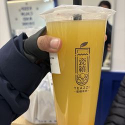 Teazzi Tea Shop - Peach tea