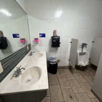 Bucket O' Crawfish- Alameda - 12/14/24 Men's room - Cajun/Creole Near Me - Alameda, California