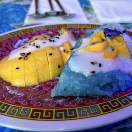 Mango and sticky rice yas