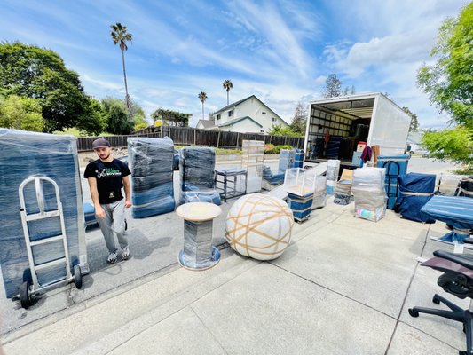 Photo of CALI Handy Moving - Santa Clara, CA, US. Loading belongings