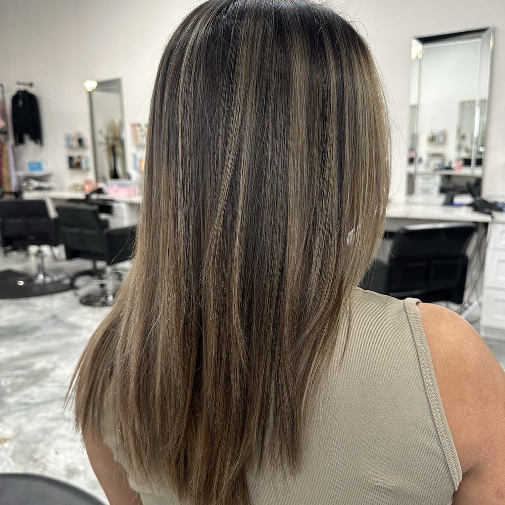 Lavish Locks Salon - Hair Salons Near Me - Wildomar, California