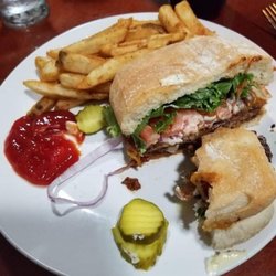 Walt's Restaurant and Tavern