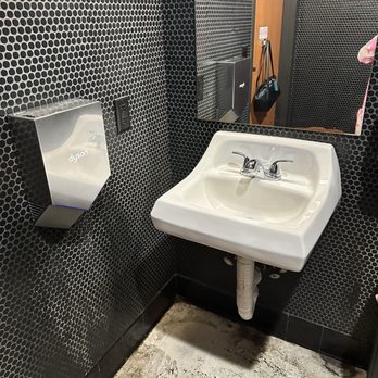 Kuppa Joy Grand Cafe - An outlet in case you want to plug in your curling iron? - Coffee & Tea Near Me - Fresno, California