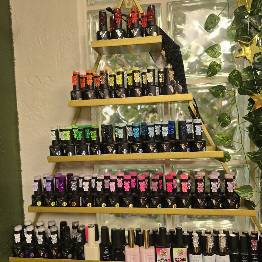 Atomic Babes - Gel polis - Hair Salons Near Me - Sonora, California