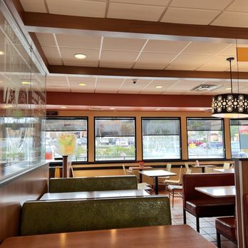 El Pollo Loco - Seating area - Fast Food Near Me - Santa Clarita, California El Pollo Loco - Seating area - Fast Food Near Me - Santa Clarita, California