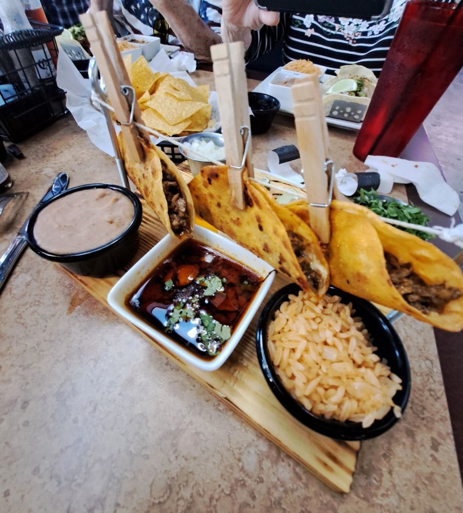 Don Vrgas Mariscos & Grill