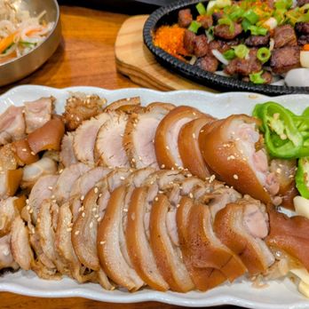 Guksu Jip - Pork Trotter, super tender and melts in your mouth - Noodles Near Me - New York, New York Guksu Jip - Pork Trotter, super tender and melts in your mouth - Noodles Near Me - New York, New York