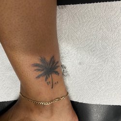 The Studio - Palm tree with wedding date