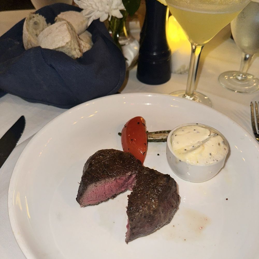 High Cotton - Filet with truffle butter - Cocktail Bars Near Me - Charleston, South Carolina High Cotton - Filet with truffle butter - Cocktail Bars Near Me - Charleston, South Carolina