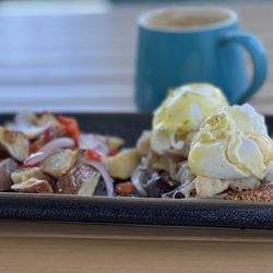 Boho Kitchen - Eggs Benedict de langosta con alcapurria en vez de pan.