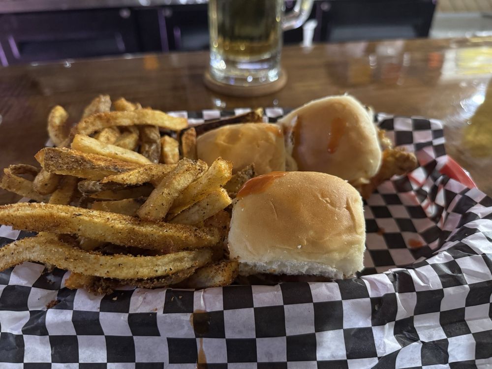 Finish Line Pizza Logo