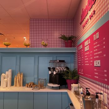 Duckies Dairy Bar - Ice Cream & Frozen Yogurt Near Me - Oakville, Ontario Duckies Dairy Bar - Ice Cream & Frozen Yogurt Near Me - Oakville, Ontario