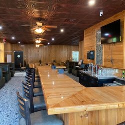 1906 Farmhouse Restaurant - Bar area