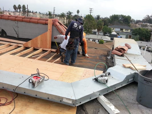 Cool Roof Service Logo