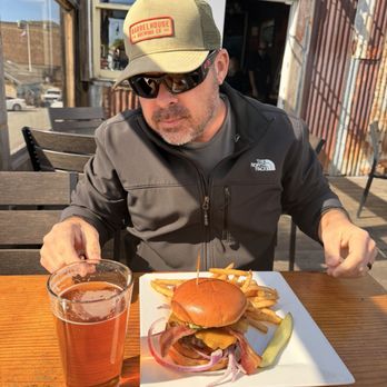Schooners - Seafood Near Me - Cayucos, California