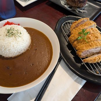 Midoh Rowland Heights - A generous amount of mild (yet still slightly spicy) curry with a tonkatsu loin topping - Japanese Curry Near Me - Rowland Heights, California