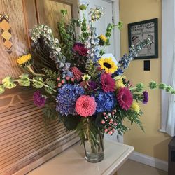 Loving Touch Flower And Gift Shop
