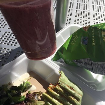 Fresh Box at UNM - New Mexico Tim and a amazing smoothie that the guy made strawberry yogurt smoothie so good!!! - Food Stands Near Me - Albuquerque, New Mexico