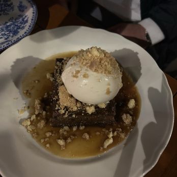 Armitage Alehouse - Sticky Date Cake - Pubs Near Me - Chicago, Illinois Armitage Alehouse - Sticky Date Cake - Pubs Near Me - Chicago, Illinois