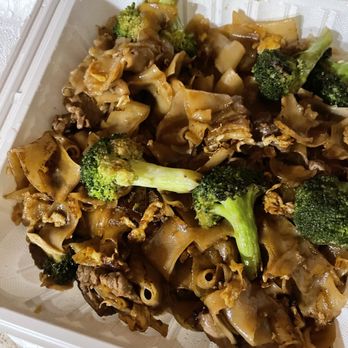 Thai BBQ & Seafood - Flat noodles with broccoli and beef - Thai Near Me - West Covina, California Thai BBQ & Seafood - Flat noodles with broccoli and beef - Thai Near Me - West Covina, California