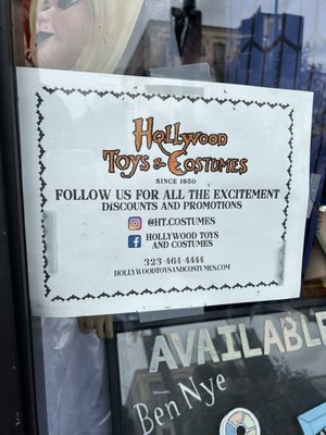 Hollywood Toys & Costumes by null
