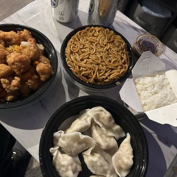 MR WANG - Plane lo mein - Asian Fusion Near Me - Oakdale, New York MR WANG - Plane lo mein - Asian Fusion Near Me - Oakdale, New York
