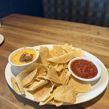 Cheddar's Scratch Kitchen - Chips & Homemade Queso - Comfort Food Near Me - Lafayette, Indiana