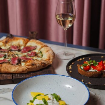 Orlando Wine Bar Tours - a pizza and a glass of wine - Wine Bars Near Me - Orlando, Florida Orlando Wine Bar Tours - a pizza and a glass of wine - Wine Bars Near Me - Orlando, Florida