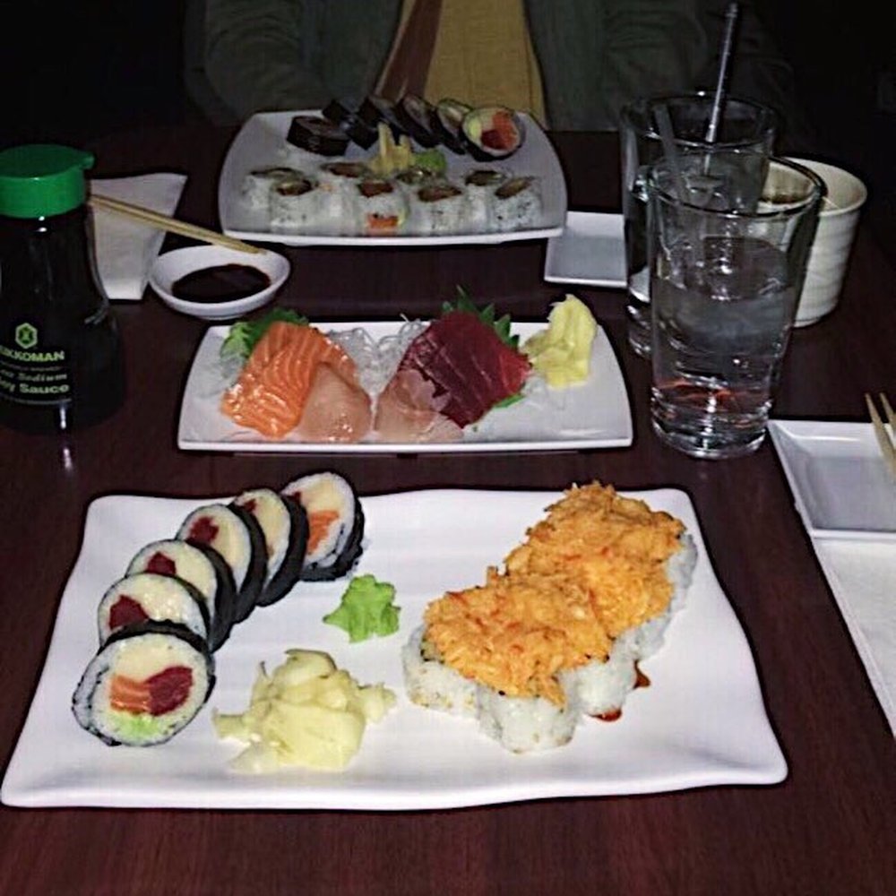 Kai Sushi - South Loop - From left to right, close to far Chicago roll, dynamite roll, sashimi app, salmon avocado, Chicago roll - Sushi Bars Near Me - Chicago, Illinois Kai Sushi - South Loop - From left to right, close to far Chicago roll, dynamite roll, sashimi app, salmon avocado, Chicago roll - Sushi Bars Near Me - Chicago, Illinois