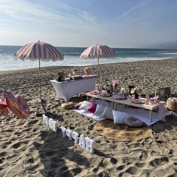 Picnic Makers - Setup on the beach. - Party Equipment Rentals Near Me - Los Angeles, California Picnic Makers - Setup on the beach. - Party Equipment Rentals Near Me - Los Angeles, California