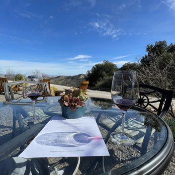 Lone Madrone - Outdoor wine tasting! - Wineries Near Me - Templeton, California Lone Madrone - Outdoor wine tasting! - Wineries Near Me - Templeton, California