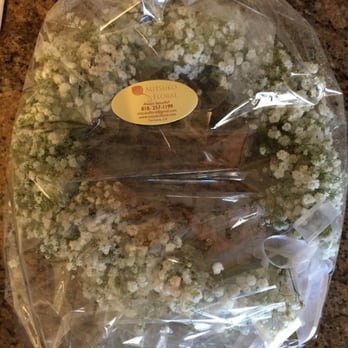 Mitsuko Floral - Flower crown made of baby's breath - Florists Near Me - Torrance, California Mitsuko Floral - Flower crown made of baby's breath - Florists Near Me - Torrance, California