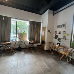 Akimbo Bookshop