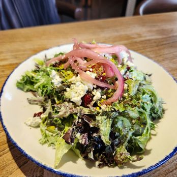 Junior Restaurant  - Junior salad - Lounges Near Me - Roseville, California
