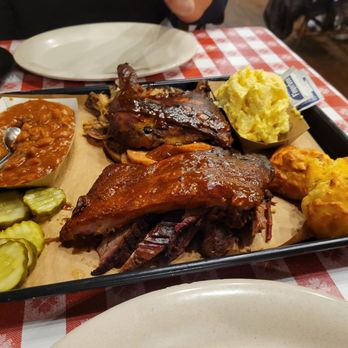 Bennett's Pit Bar-B-Que - Decent - Barbeque Near Me - Pigeon Forge, Tennessee