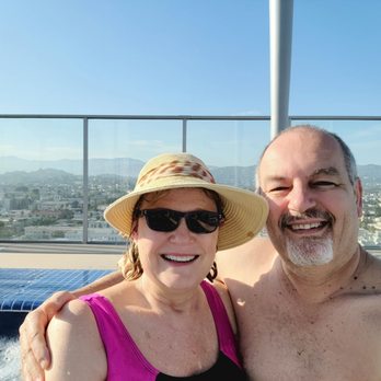 3033 Wilshire - Enjoying the Roof Top Jacuzzi and MAGNIFICENT VIEWS of Los Angeles - Apartments Near Me - Los Angeles, California